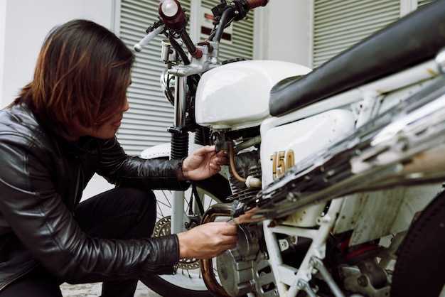Incorporating Unique Graphic Designs and Patterns in Motorcycle Paintwork